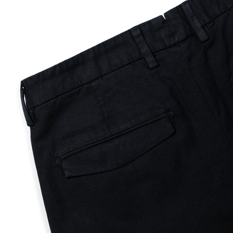 Le pantalon à pinces navy