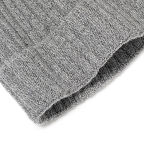 Bonnet à côtes en laine gris clair