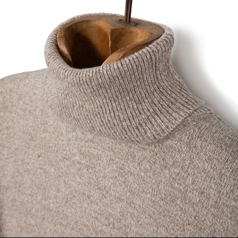 pull à col roulé camel beige