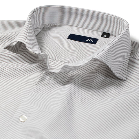 Chemise formelle à fines rayures