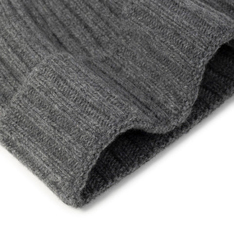 Bonnet à côtes en laine gris