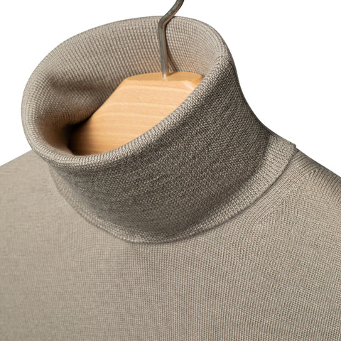 Pull col roulé mérinos beige