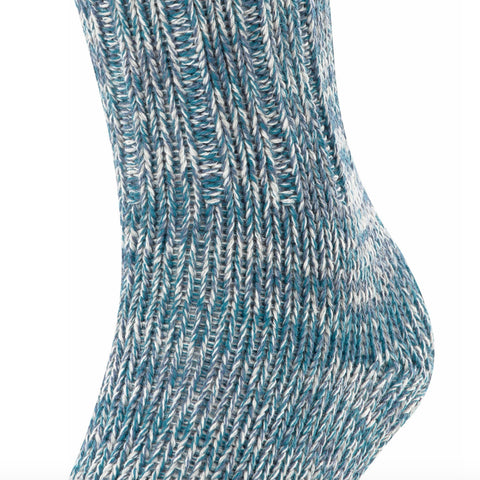 Jo Vêtement boutique pour homme à Paris Montmartre et Batignolles. Nouvelle collection hiver 2021. Chaussettes falke bleu ciel detail