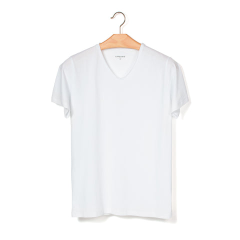 Jo Vêtements, boutique pour homme à Paris Montmartre et Batignolles. Nouvelle collection printemps 2022, tee shirt col en v en coton marque Lafaurie. Barry blanc face