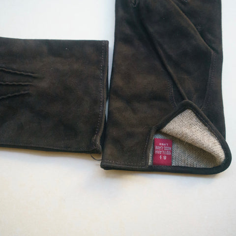 Jo Vêtement boutique d'accessoires pour homme à Paris Montmartre et Batignolles. Nouvelle collection hiver 2021. Gants en cuir suede marrone detail