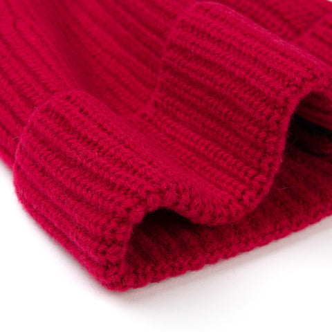Nouveautés automne hiver 2022 chez Jo Vêtements. Bonnet en laine et cachemire pour homme  rouge détail